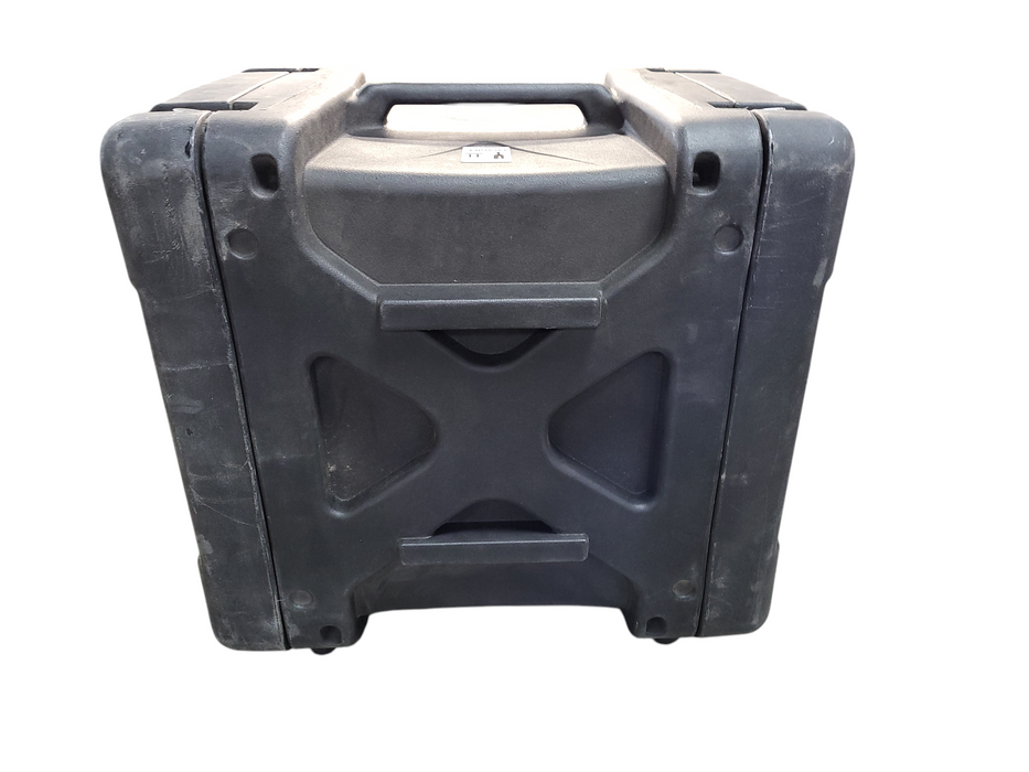 SKB cases Heavy duty equipment case 28.5" x 22" x 27" (Rack: 19" x 16" x 2) Q$