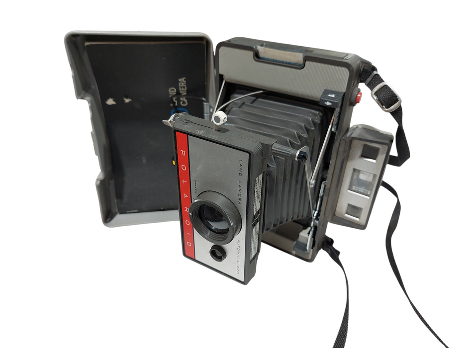 Vintage Polaroid 220 Automatic Land Camera  =