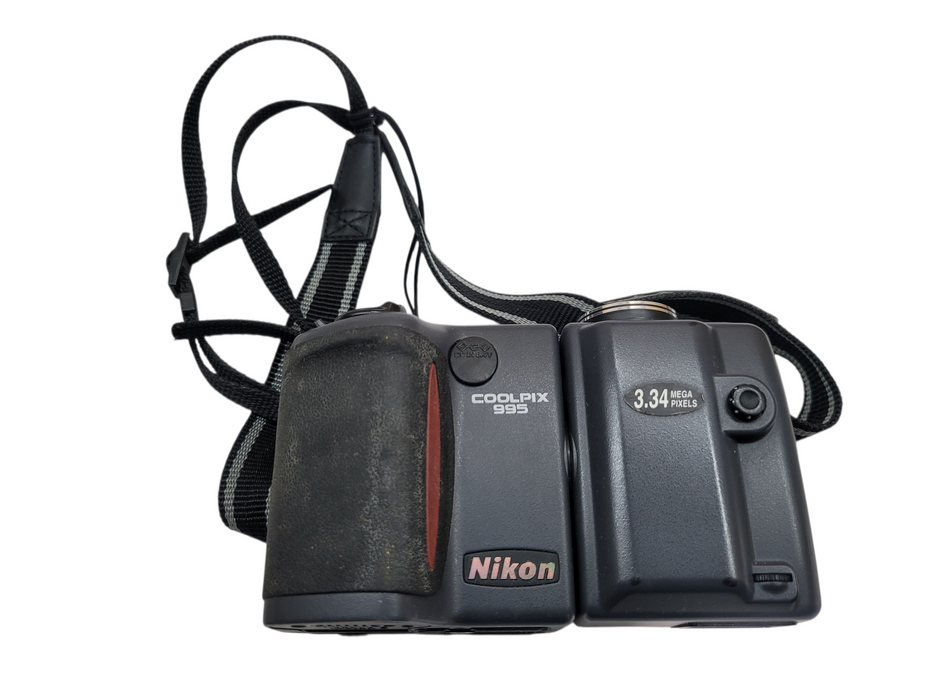 Nikon COOLPIX E995 Compact Digital Camera