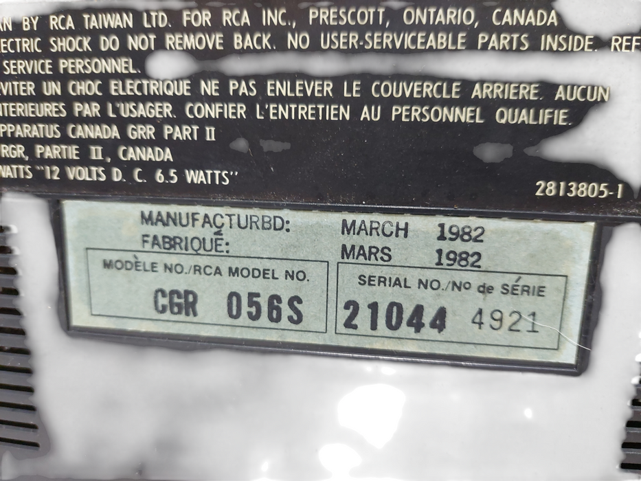 Vintage RCA 1982 Portable TV UHF/VHF  AC/DC Radio Clock Model: CGR 056S  =