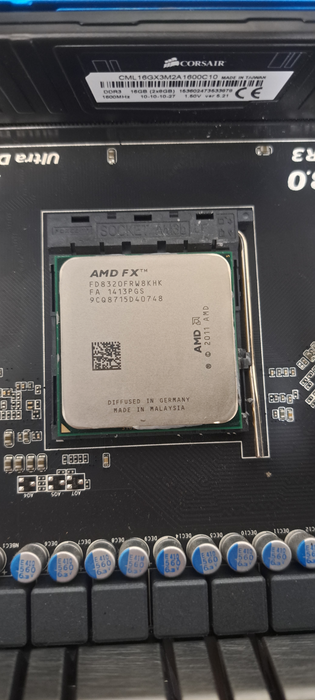 Gigabyte 990FXA-UD3 ATX Motherboard W/ 32GB RAM & AMD FX(tm)-8320