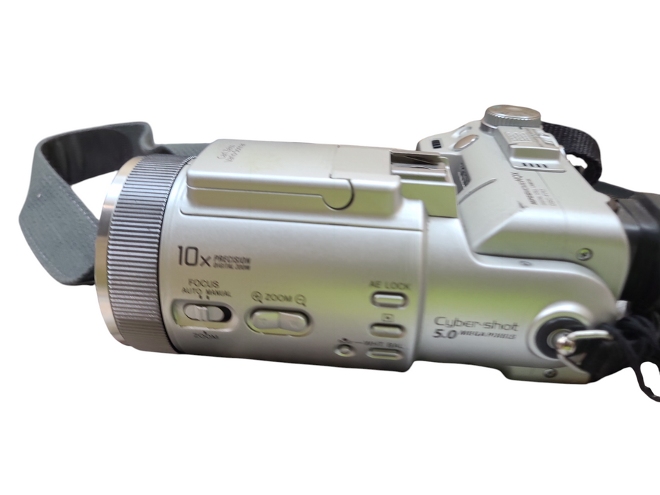 Sony CyberShot DSC-F717 Digital Camera 5MP Tilt 10x Zoom Lens