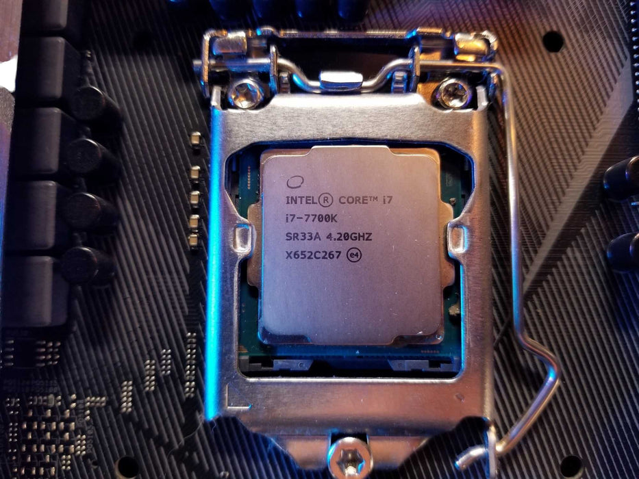 Combo ASUS ROG STRIX Z270E Gaming + Intel Core i7-7700K @4.20GHz / NO RAM