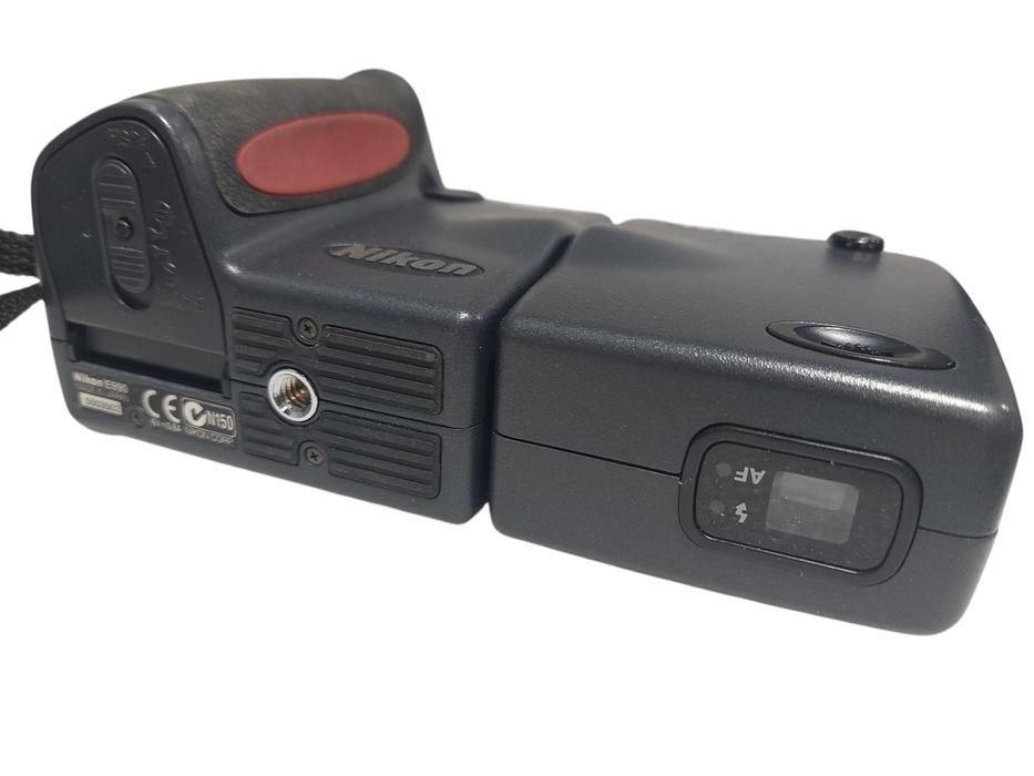 Nikon E990 CoolPix 990 Camera- Zoom Nikkor 8-24mm 1:2.5-4  3.34mp  =