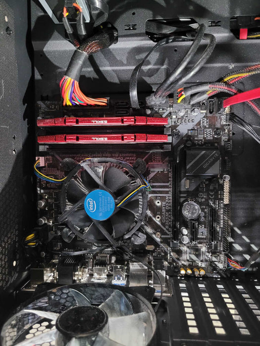 Custom PC/GIGABYTE B365M | i5-9400 @2.90GHz 8GB DDR4 256GB SSD |READ!!