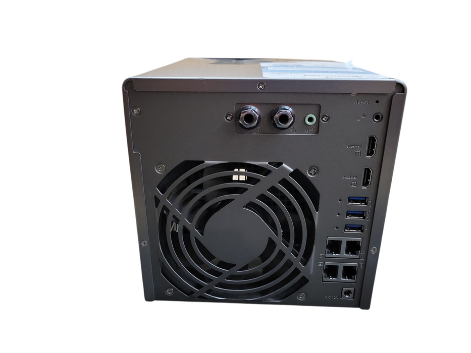 QNAP TS-453A 4-Bay NAS READ !
