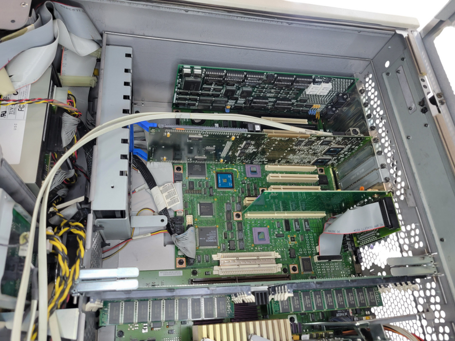 IBM RS/6000 604e 166Mhz Type 7025-F50 - Server F50 (READ) %