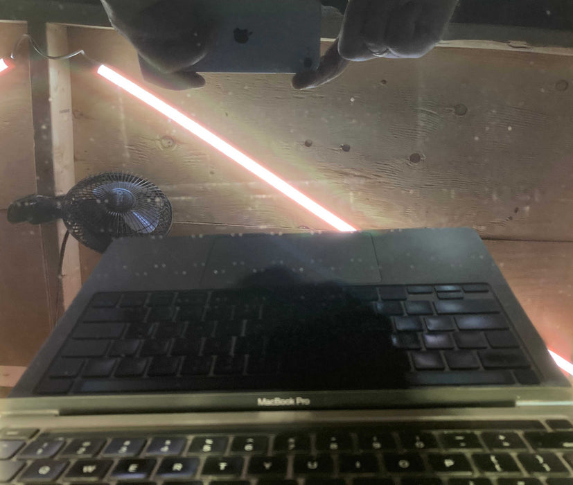 Apple MacBook Pro 13-inch M1 2020 Touch Bar 8GB RAM 256GB SSD READ!