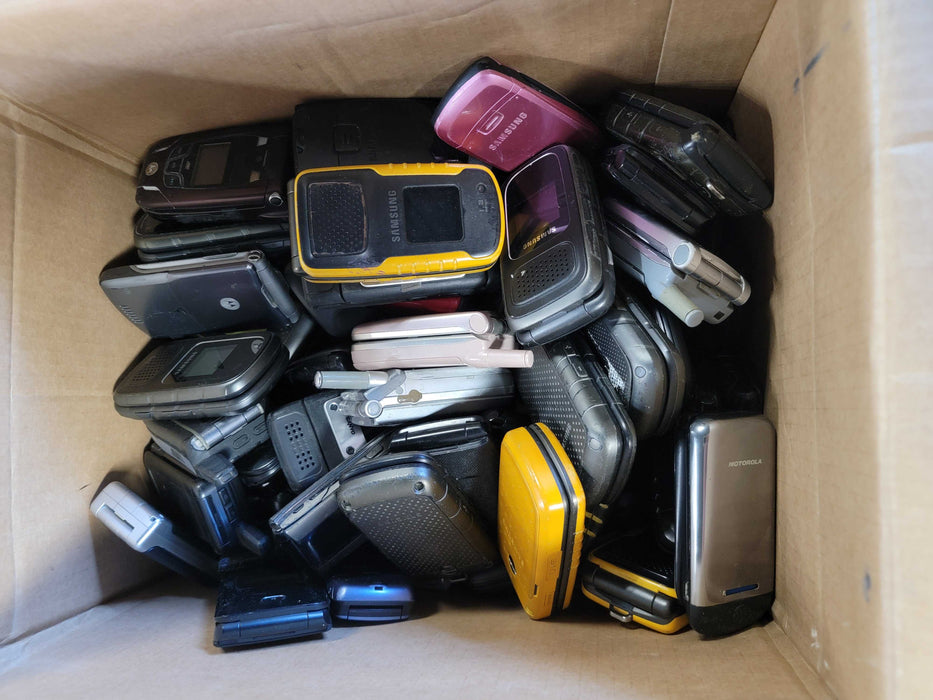Lot of 140x Flip Phones [AS-IS]
