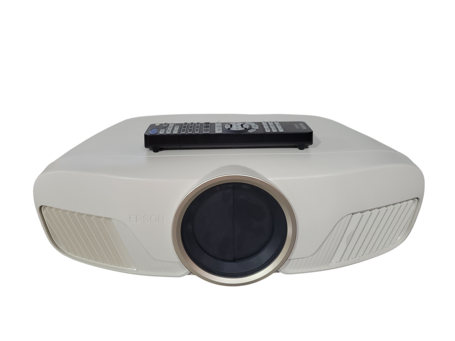 Epson Home Cinema 4010 4K PRO-UHD Projector w/ Remote Lamp Hours: 3194 READ !