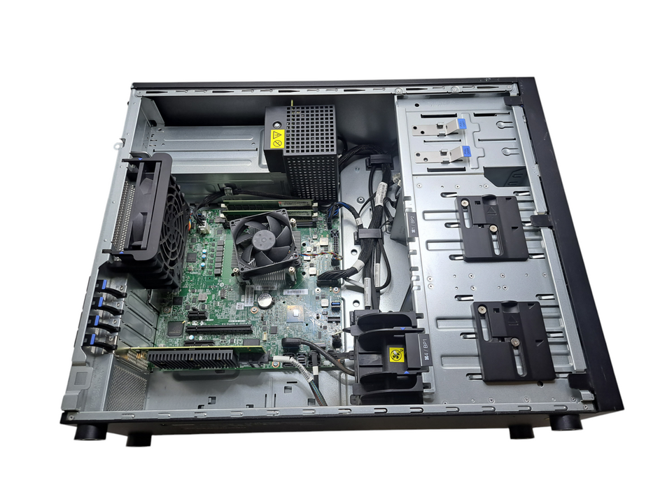 Lenovo ThinkSystem ST250 4x 3.5"| Xeon E-2136 @3.30GHz, 16GB DDR4, 530-8i )