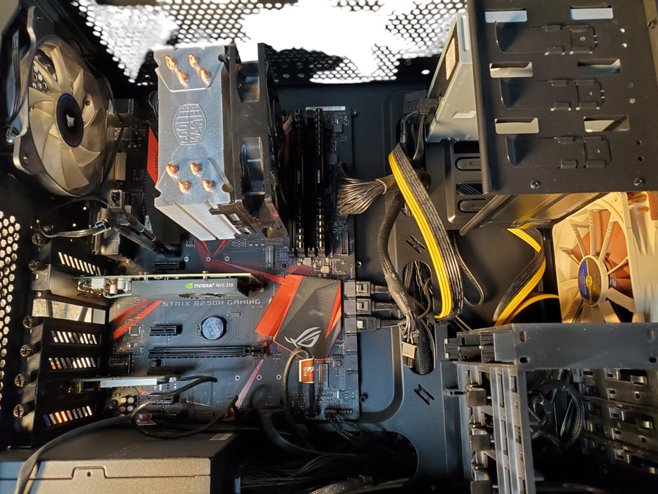 Custom PC | ASUS STRIX B250H GAMING, Core i7-7700, 32GB DDR4, 2TB HDD WITH WIFI